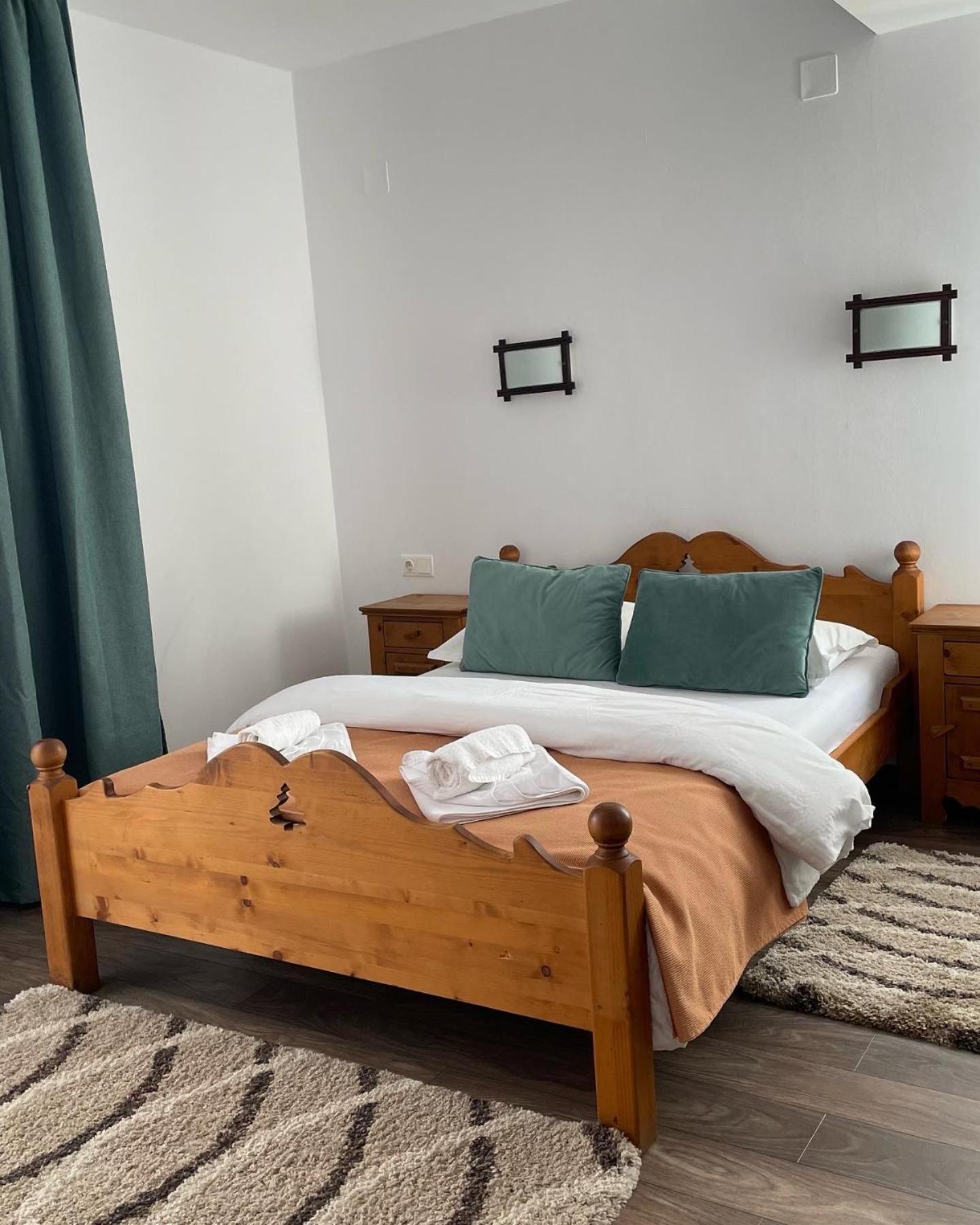 Valea Salbatica Hotel Újsinka Kültér fotó